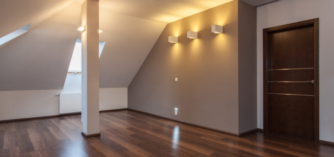 Einrichtungstipps für Dachschrägen: Beleuchtung und Dekoration