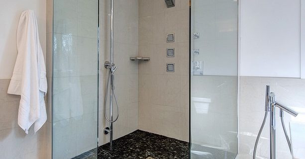 Der kluge Kauf von Badewanne, Dusche und Waschbecken