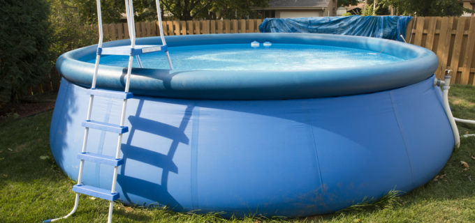 Ihr Swimmingpool: Aufstellen, einbauen oder was?