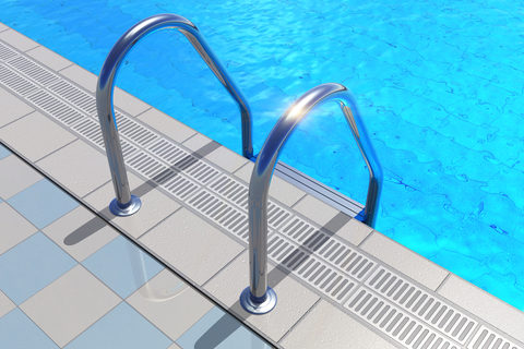 Schwimmbecken im Garten: Welcher Beckenrand soll es sein?