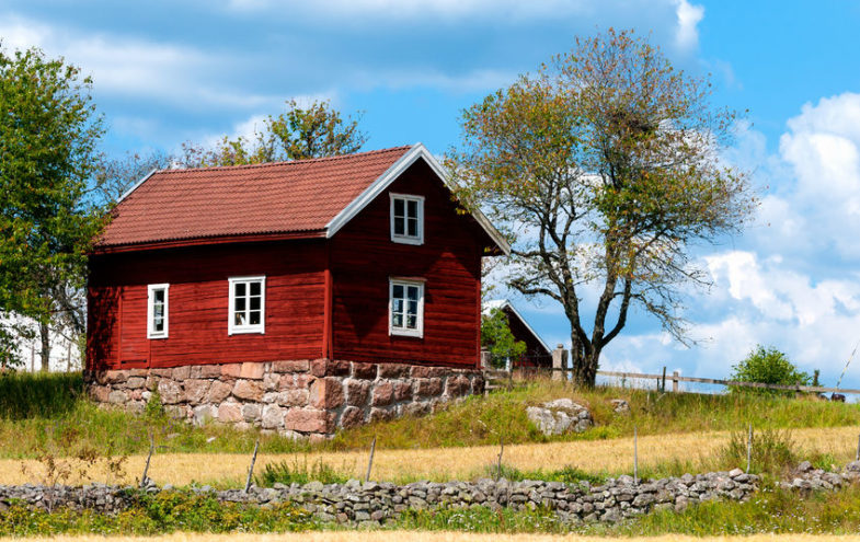 Ein typisches, rotes Schwedenhaus nahe Småland