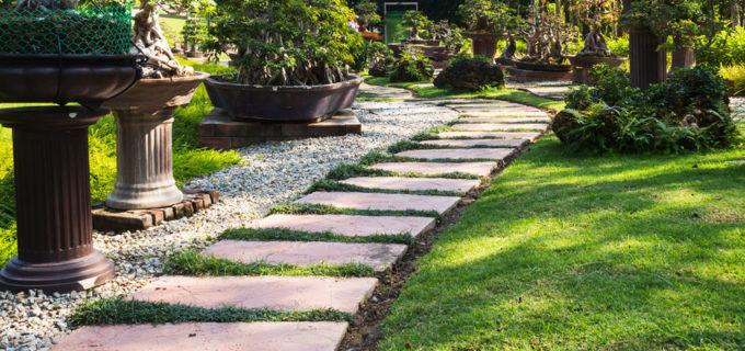 Einen Gartenweg bauen – warum sich das lohnt
