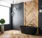 Modernes Designerbadezimmer mit Akzentwand aus Holzdielen.