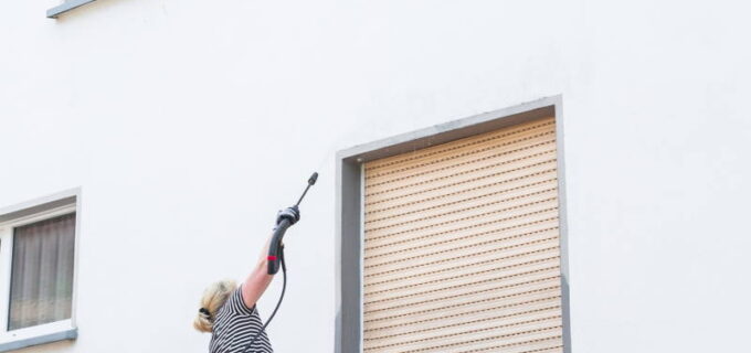 Fassadenverschmutzung von Algen – Warum sie gefährlich ist & wie man sich schützt