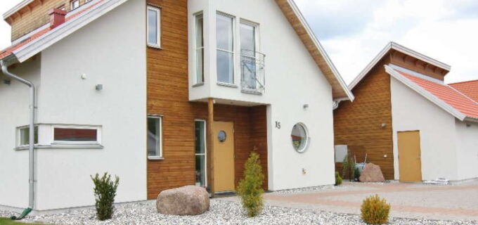 Holzfassade reinigen: So geht’s