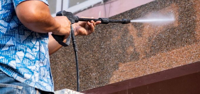 Wie reinigt man eine Putzfassade? Die beste Methode & Tipps
