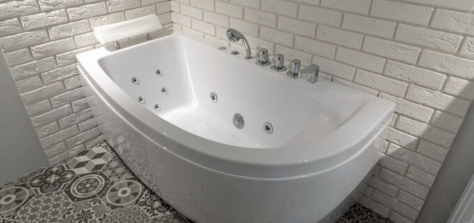 Bereit zum Entspannen? Hydromassage-Badewanne einbauen lassen