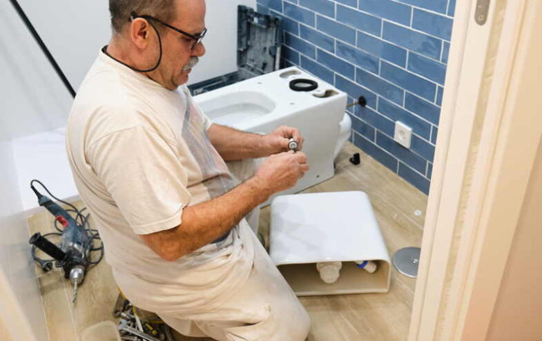 Welcher Handwerker repariert Toiletten