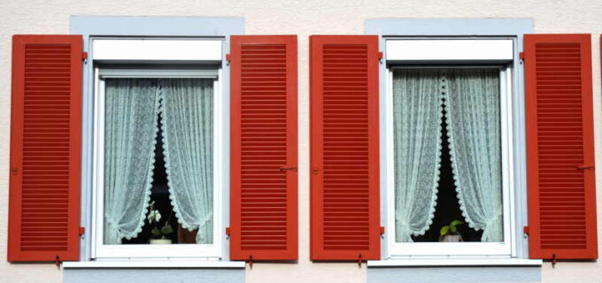Fensterläden Holz renovieren: Kosten & Preise