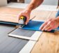Was ist besser Vinylboden Kleben oder Klick-Vinyl?