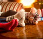 Familie mit warmen Socken